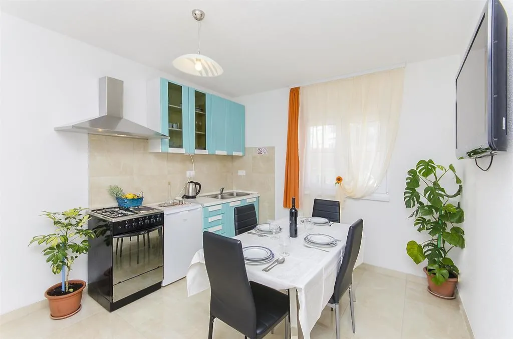 Apartments Branka Trogir 0*,