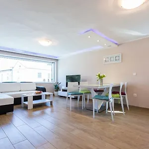 apartments-zora.hotelinzadar.com/